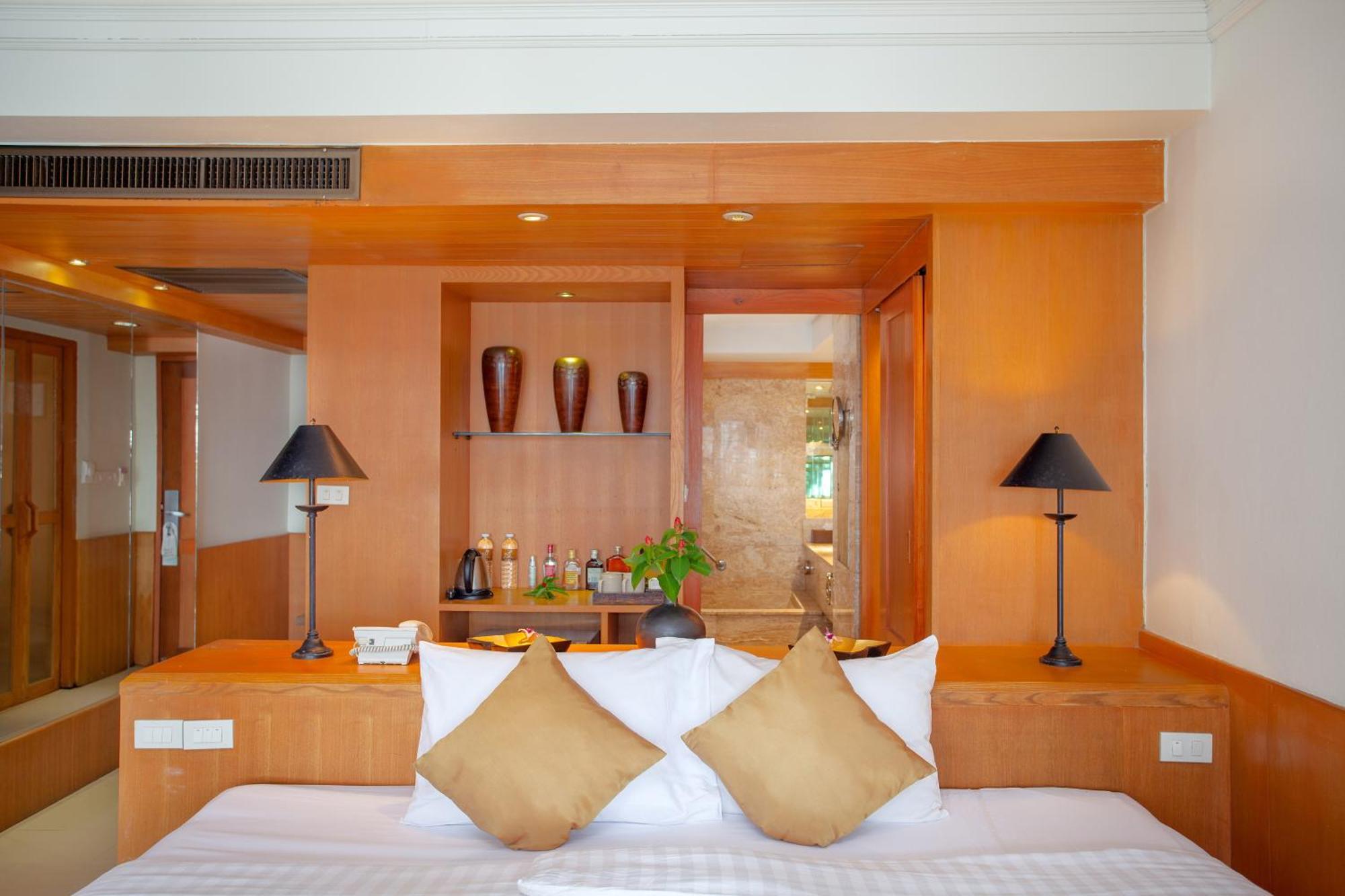 普吉岛-瓶庐海景度假酒店 Phuket Pl Seaview Resort Patong Buitenkant foto