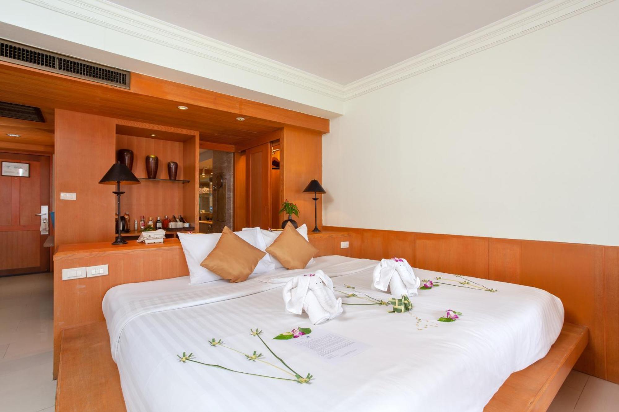 普吉岛-瓶庐海景度假酒店 Phuket Pl Seaview Resort Patong Buitenkant foto